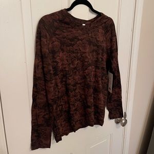 Athleta Red floral Momentum top size XL. NWT